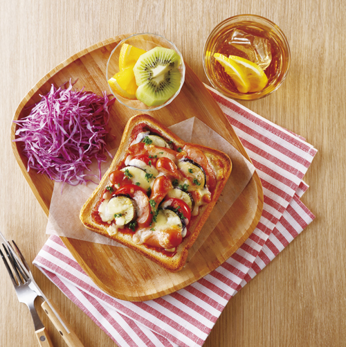 ウインナーと夏野菜のトーストピザ Foodlier Recipes ウインナーと夏野菜のトーストピザ Foodlier Recipes